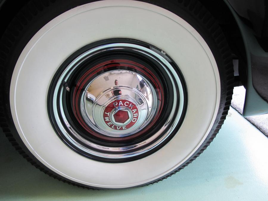  Packard Twelve Convertible Victoria 1938 года  (фото 2 из 18)